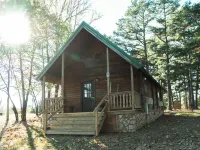 2 Lakeside : Charming 2-bedroom cabin with AC, WiFi in welcoming Solgohachia Hotels in Conway County