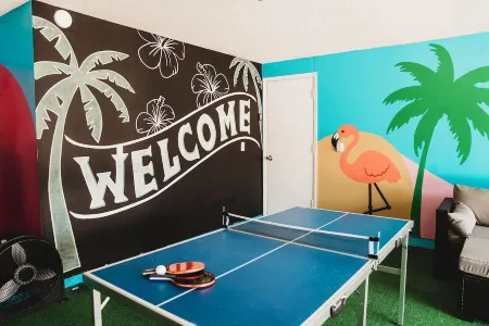 Free Heated Pool_ 3mi to Beach_W/D_ Game Room_ King Bed_ Bikes_ Lake View Отели рядом с достопримечательностью «Pop Stansell Park»