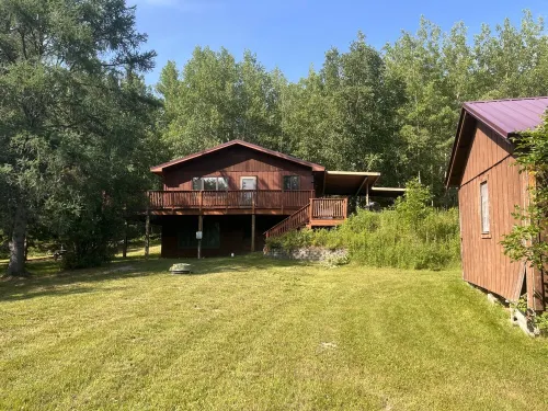 Sweet Retreat Cabin on Crane Lake with onsite parking and Air Conditioned!