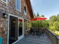 Rangeley 4-Season Retreat – Water and Sunset Views – Wood Stove – Game Room レーンジリーのホテル
