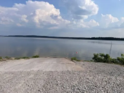 T's Fish Camp--Crappie Are Biting—Sleeps up to Six