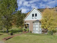 Enjoy some R & R at this historic cottage in the best neighborhood in town! - 3-Star