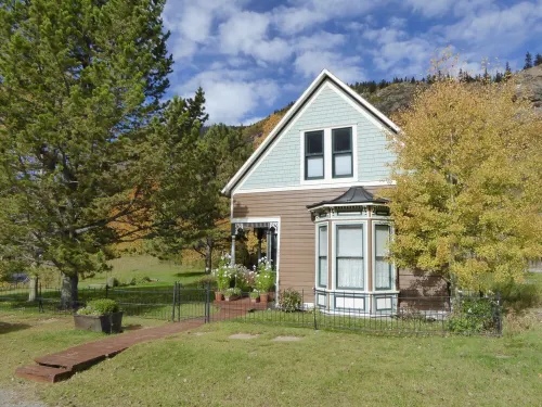 Enjoy some R & R at this historic cottage in the best neighborhood in town! - 3 tähden