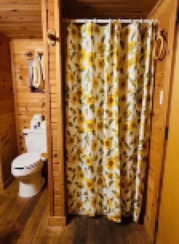 GLAMPING YURT. Sleeps 4, HOT TUB, Pellet Stove