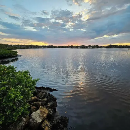 Villa Luxe ~ heated saltwater pool ~near famous beaches