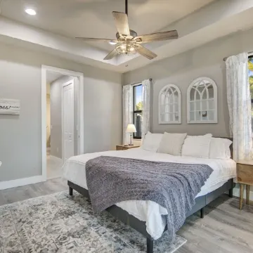 Amazing Outdoor kitchen & Private Screened In Pool