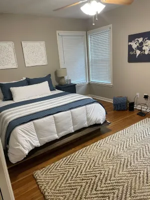 *New* Updated House - Walk to Hospital, 3 Beds Hotels near Calvary Baptist Church