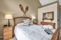 Modern Retreat with Stunning Views and Pool Just Across the Street! Sleeps 8!