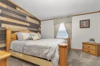 Wolf River Cabin B - Fremont, WI