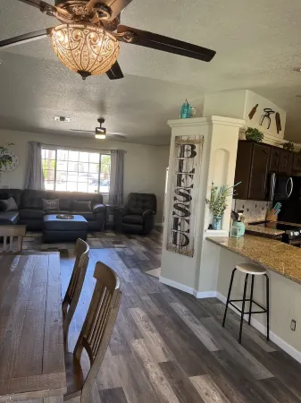 Large heated pool and hot tub! 2 King Rooms. Lake View!