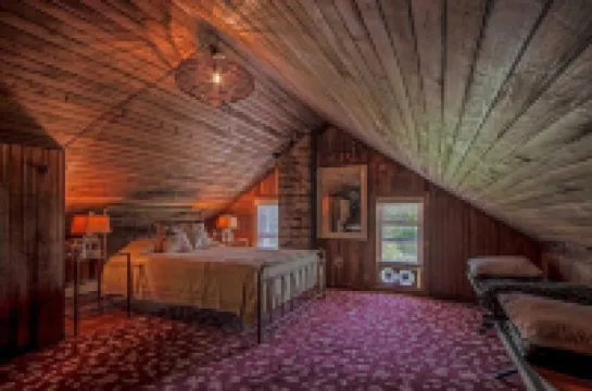 Fabulous cozy farmhouse on a Hudson Valley mountaintop