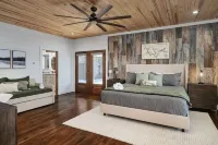 "LAKEVIEW": No Steps, Hot Tub, Boat/Swim Dock, Elevator