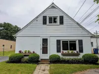 Cottage Near Presque Isle & Lake Erie Boat Parking