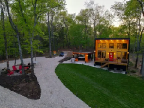 Luxury Cabin Sleeps 6 with Hot Tub and Outdoor Movie