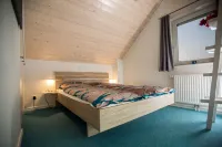 Situated villa with all the comforts, right next to a small lake - Lakeside