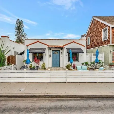 Steps to 2nd Street Dining and Shopping, Entire House In Belmont Shore