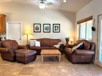LUXURY RIVERFRONT RETREAT: PET FRIENDLY: BRYCE / ZION, RAFTING, FISHING, HIKING