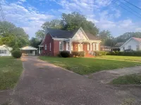 Massive Grenada Brick Home: Perfect for Summer Getaway Close to Downtown Hotels near Stubbs Department Store