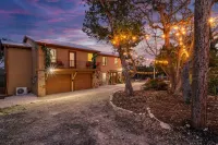 Peaceful and Quiet Hill Country Getaway with Stunning Views