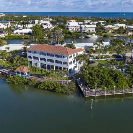 Waterfront, 100ft Dock, Kayaks, Bikes, Pool, Hot Tub, Basketball & Pickleball