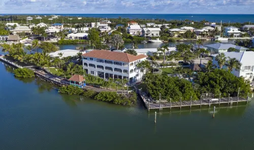 Waterfront, 100ft Dock, Kayaks, Bikes, Pool, Hot Tub, Basketball & Pickleball