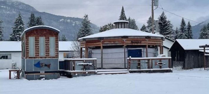Poindexter’s Palace-A Yurt and A Tiny Home! 보너 카운티 호텔