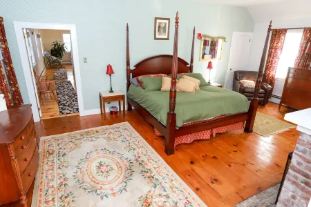 Mountainside Estate. Private Indoor Pool, Near Ragged Mtn Sunapee, Sleeps 28 Отели в г. Уилмот