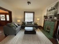 Your Hyde Park Retreat – Pet-Friendly, Walkable, Sleeps 6