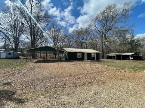 Enid Lake's charming 3-bedroom cabin with WiFi and AC in quaint Plum Point