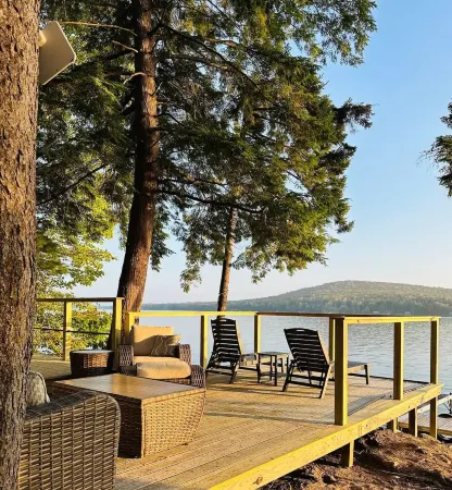 35 min to Acadia. Balsam Grove on Beech Hill Pond