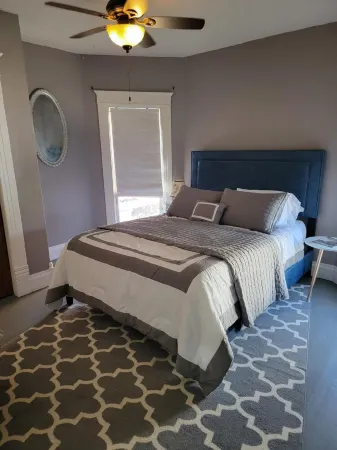 Historic 1895 Queen Anne Victorian That is 130 Years Young Отели в г. Лоренс