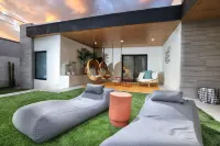 Central Tucson Luxury - Minutes from U of A - Saltwater Pool - Sleeps 10