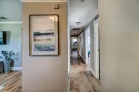 ☀Palm Breeze ☀ 1mi to Beach ☀ Heated Pool ☀ Custom Kitchen ☀