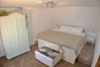 HOLIDAY APARTMENT WITH OWN SEA ACCESS AND GARDEN