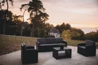 Joli Appartement Dans Propriété Normande Surplombant la mer Hotels in Cricquebeuf