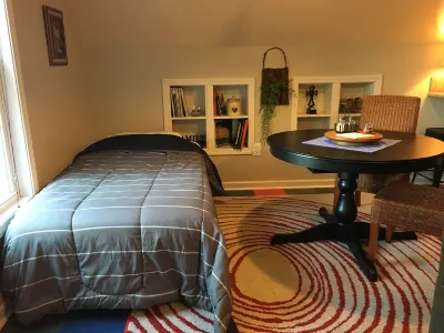 The Cotton Cottage - 1 BR guest apartment 7 minutes from the Ole Miss campus Hotels near Greetings from Oxford MS Postcard Mural