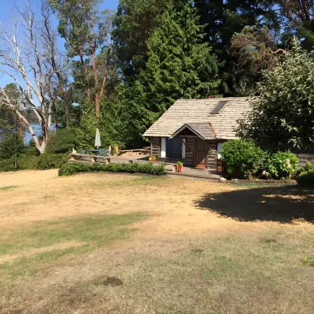 Bainbridge Island Water's Edge Log Cabin just feet from the beach! Pet Friendly