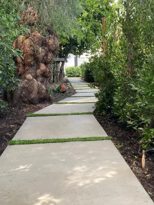 Guest house w/ private entry - 2 Bed/1 Bath - Large pool - Ample street parking