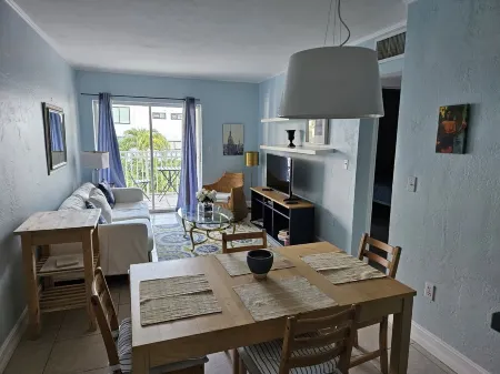 Cozy Key Biscayne Retreat