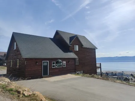 Great Area for Fall Getaway! Great  View, Game Room, Foam Pit, Rock Wall.