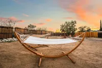 The Mirage | Firepit | Putt Putt | Hot Tub | BBQ Grill | Bocce Ball, Joshua Tree