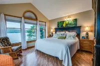 Enjoy the sunset from this east side Keuka Lakefront home! - 4 tähden
