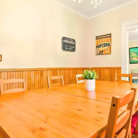 Historic Bungalow: For Groups & Families Sleeps 11
