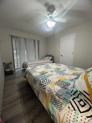 Charlotte's Cottage 3BDR Heated Pool & Canal views
