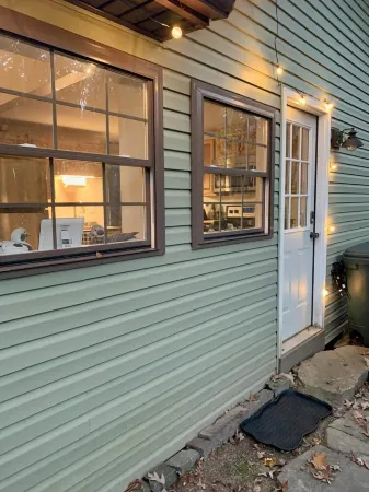 Peaceful Seasonal Wooded Nature Cottage close to everything