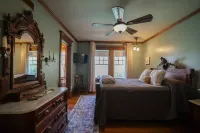 Historic Luxury Condo with POOL & modern amenities in Wildwood Crest, NJ