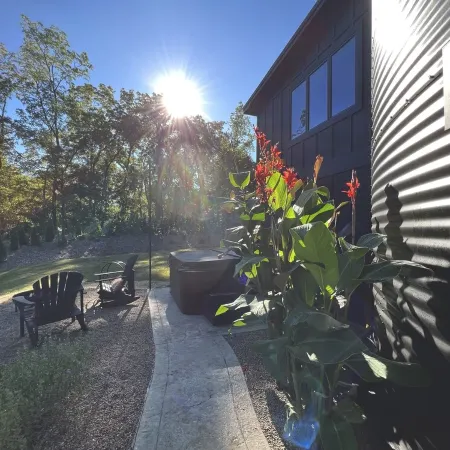 Couples Retreat, Lux, Hot Tub, Private, Peaceful, Magical, Creekside, Wildlife,