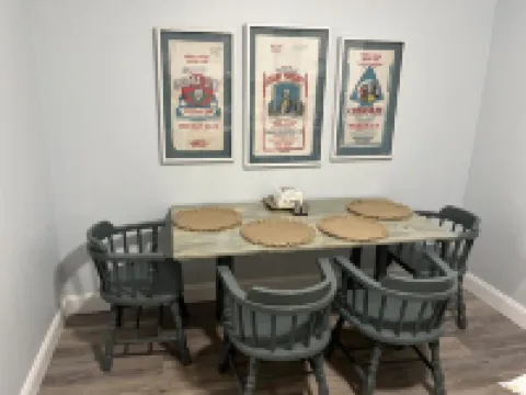 Walk to Uptown Shelby!  Earl Scruggs Center and Don Gibson Theatre! Lovely!