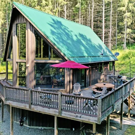 The Pines on Maples~ Hot Tub ~ Fire Pit & Indoor Fireplace - Game Room