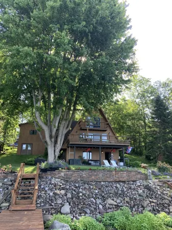 ‘Not To Worry’ Waterfront Home